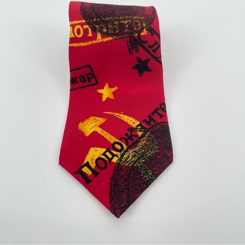 The Beatles Back in the USSR Vintage Tie Red Graphic Print 1991 OS Excellent